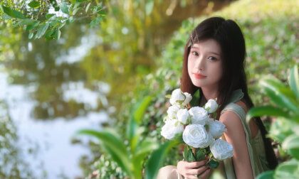 与妹子在深圳莲花山公园