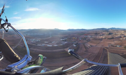 Morning paramotor flight filmed in 360º over Pinoso, El Sequé, and La Caballusa (Alicante, Spain).