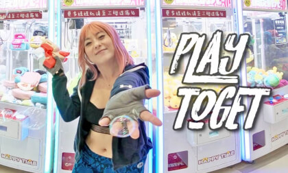 Can you come help me catch a claw machine toy?