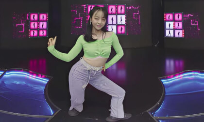 Two dance performances by a beautiful girl 3DVR/180