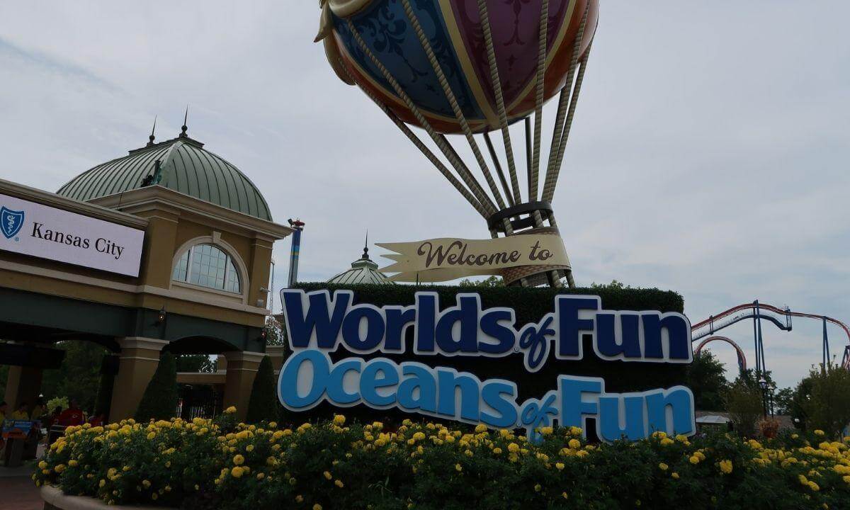 360º Tour of World's of Fun Theme Park