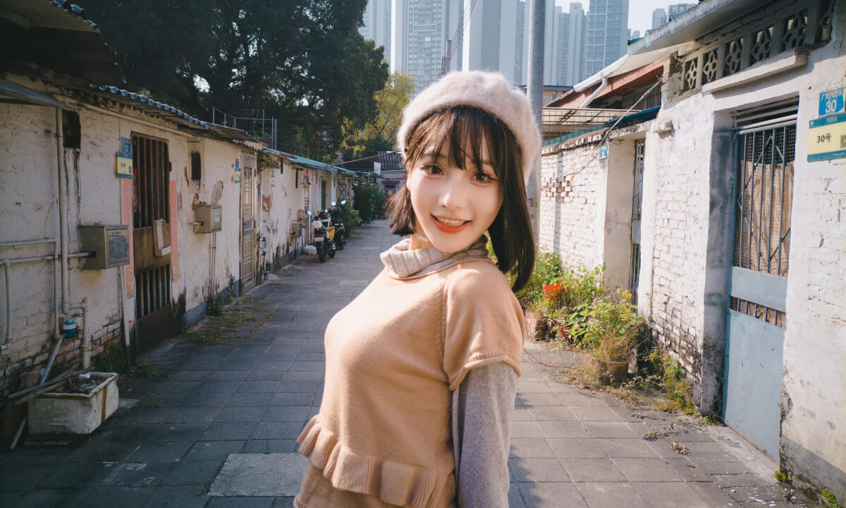Timeless Alleys, Echoes of the Past