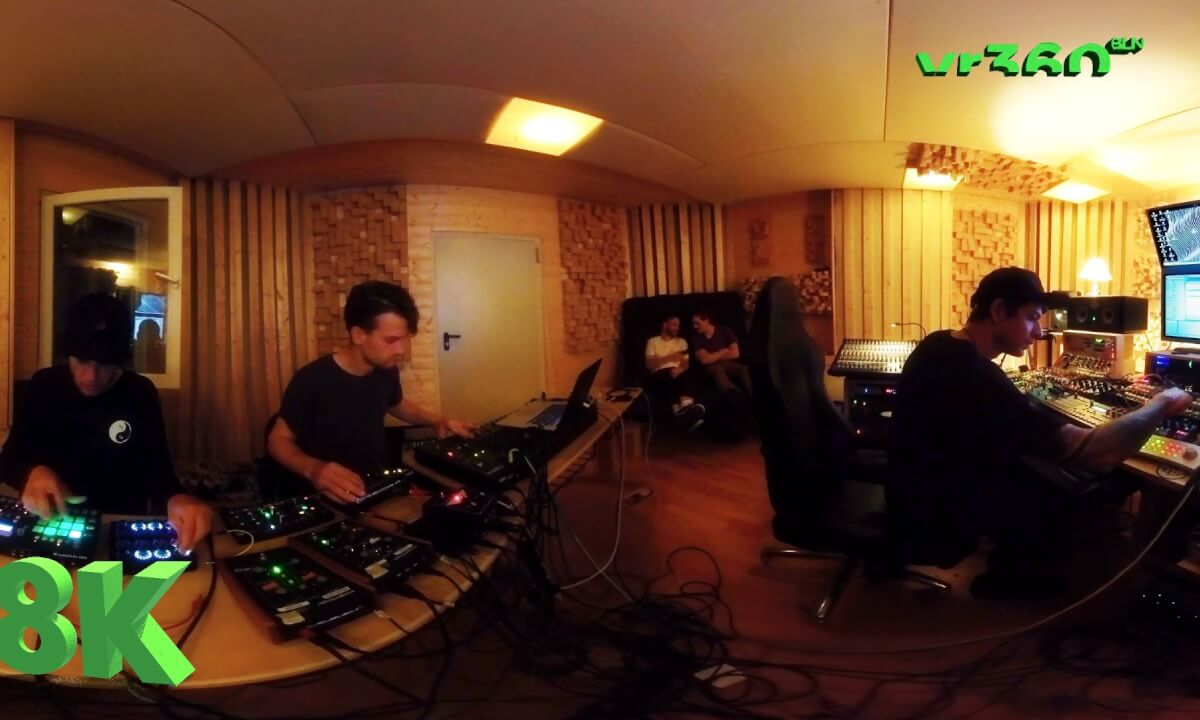 Analog Synthesizer Jam @ Seres Studio Berlin + Mad Zach