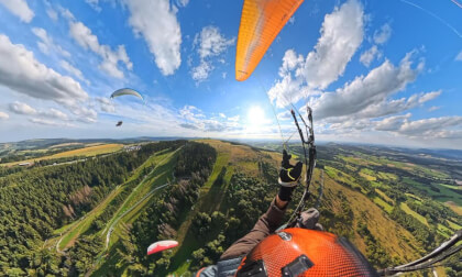 360° 8K Paragliding #349: Long Soaring Flight in strong north winds on Wasserkuppe