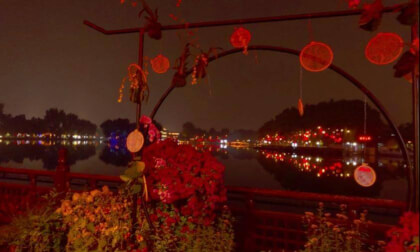 北京什刹海前海 夜景 荷花市场