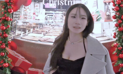 Can I pick my own Christmas gift now~? Pretty please 🥺