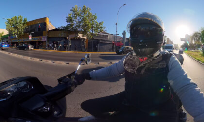 Alameda en moto - Santiago de Chile