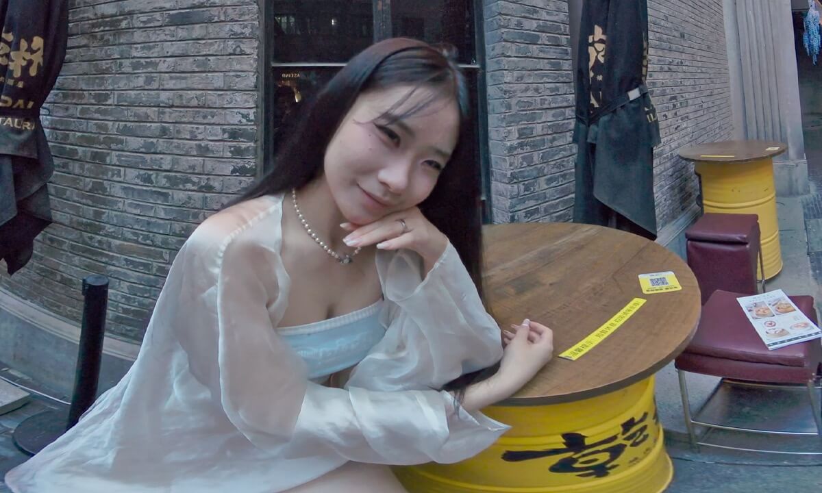Come have a romantic date with me.