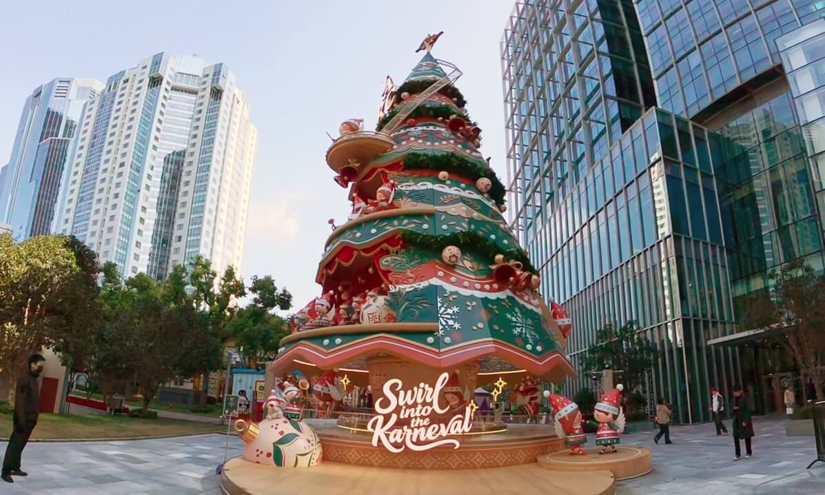 The Most Beautiful Rotating Christmas Tree of the Holiday Season