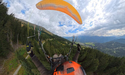 360° 8K Paragliding #353: Calm soaring on north side and descending on south side of Schönjoch