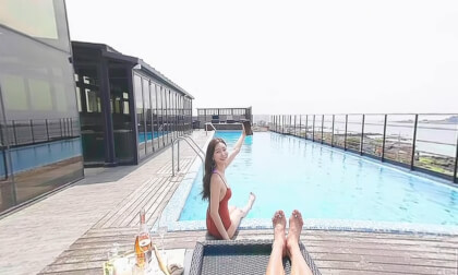 Full 360 VR 4K panoramic VR video-Girlfriend on vacation