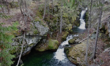 Hidden Gem waterfall near Nelson, British Columbia (Flat, 3d)