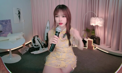 Sweet VR Girl (VR届甜妹) with 8k vr180