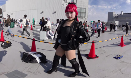 Violet Persona 5 cosplay slide show at comiket 2025 winter