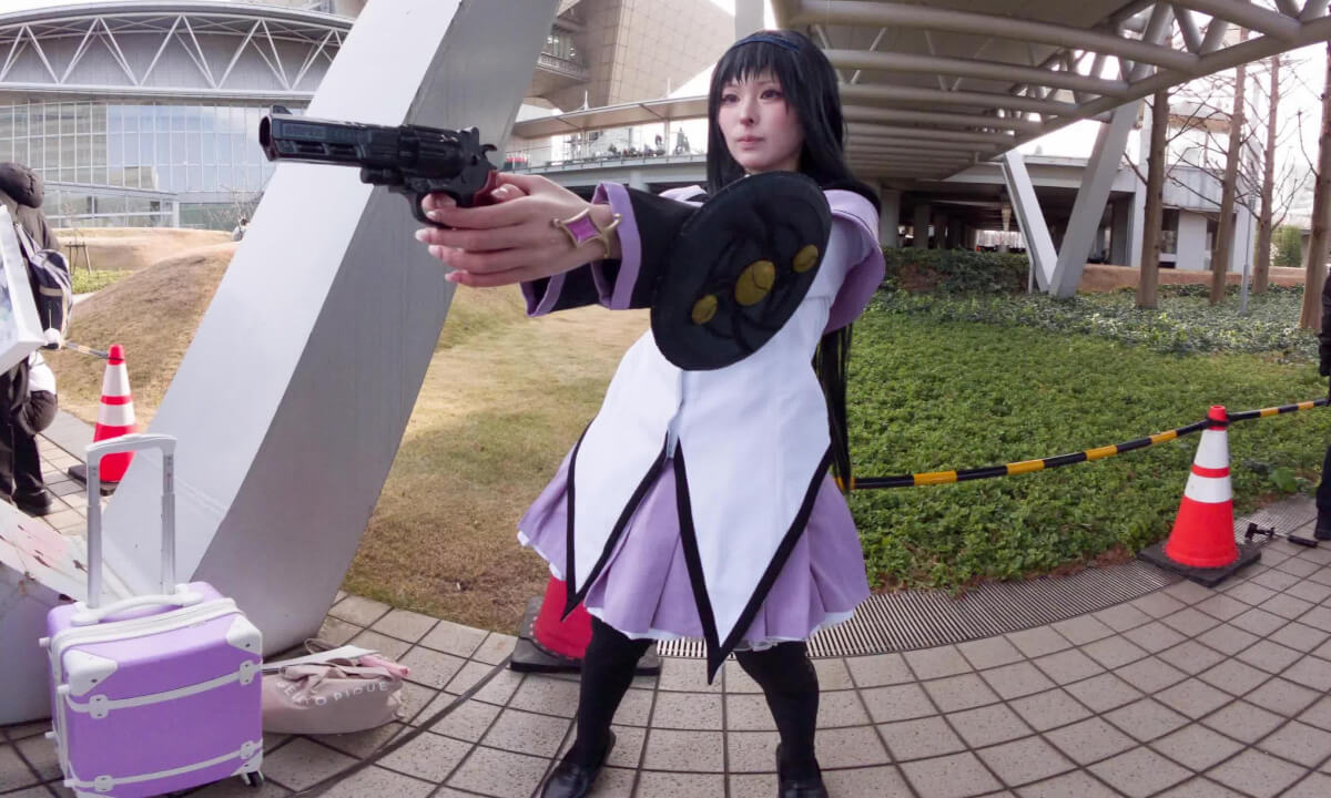 Madoka Magica Homura cosplay slide show at comiket 2025 winter