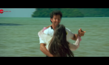 Kaho Naa Pyaar Hai - Title Track Hrithik Roshan Ameesha Patel Alka Yagnik Udit Narayan (2160 X 3840)_55_5_RIGHT_ONLY_auto_v1.8.6_LRF_Full_SBS