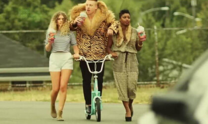 MACKLEMORE & RYAN LEWIS - THRIFT SHOP FEAT. WANZ (OFFICIAL VIDEO)_Full-HD_55_5_RIGHT_ONLY_auto_v1.8.6_LRF_Full_SBS