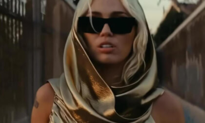 Miley Cyrus - Flowers (Official 8K Video)_4K_55_5_RIGHT_ONLY_auto_v1.8.6_LRF_Full_SBS