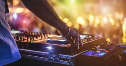 Live DJ Music in VR