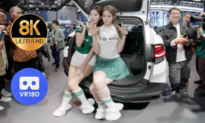 Vibrant Youthful Models at Kia Motors Booth