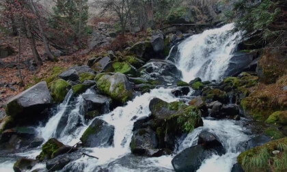 Cottonwood Falls in Nelson, British Columbia, (3d, Flat)
