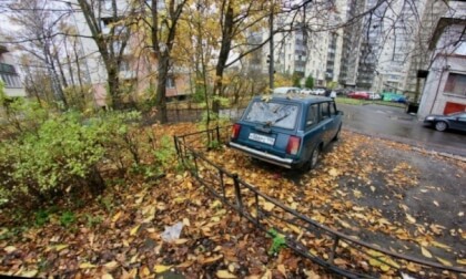 Fall in Saint-Petersburg | Lada car