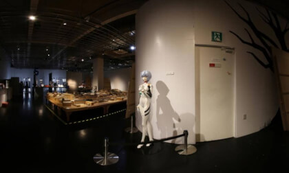 01SMALL WORLDS Miniature Museum(01)