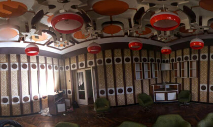 Retro Guesthouse with Beautiful Chandeliers