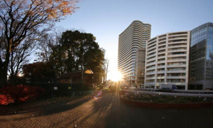 Sunset in Aoyama (double-sized image)