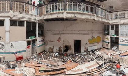 In the Middle! - Abandoned School (360° View)