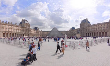 Pyramide du Louvres - facing west entrance from the road