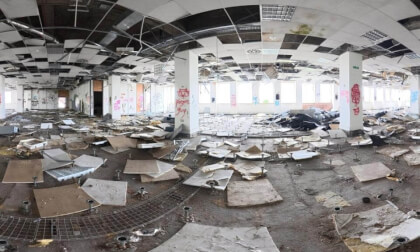 Open Plan and Trashed - Abandoned Office Building (360° View)