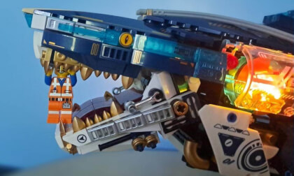 Mechanical Shark Pic 002