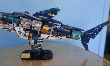 Mechanical Shark Pic 003