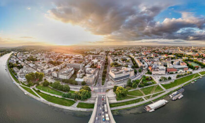 DB Travel Club 📸 – Have a Look 360 🎥 Vistula, with the river wrapping around you and Wawel. Kraków Poland 🇵🇱