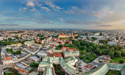 DB Travel Club 📸 – Have a Look 360 🎥Monument of Dr. Józef Dietl and the Basilica of St. Francis of Assisi. Kraków,  Poland 🇵🇱