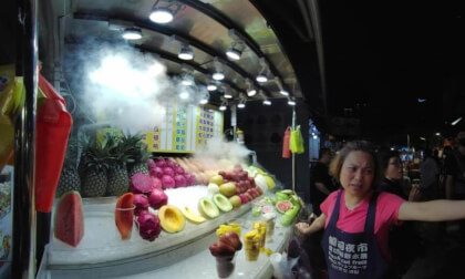 Angry fruit lady VR Photo Angry fruit lady VR