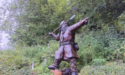 Carving of a Neolithic Spearman outside Poole's Cavern.