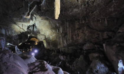 Pooles Cavern - great view of a large Stallegtite