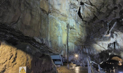 Poole's Cavern - old gas lamppost