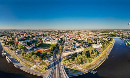 DB Travel Club 📸 – Have a Look 360 🎥Balon Widokowy Kraków rising above the Vistula. Kraków,  Poland 🇵🇱