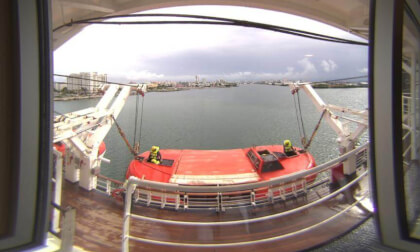 Ship Workers  Calf Visinse VR Photo Ship Workers  Calf Visinse VR