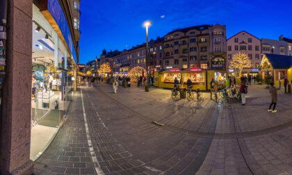 Christmas Market, Maria-Theresien Straße in Innsbruck - Tyrol - Austria.