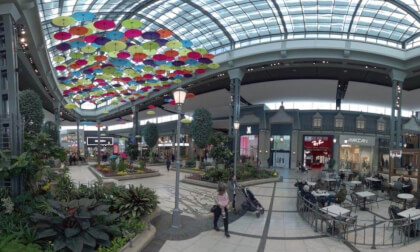 📍 Explore the Carrefour Laval in 360°! 🏢✨