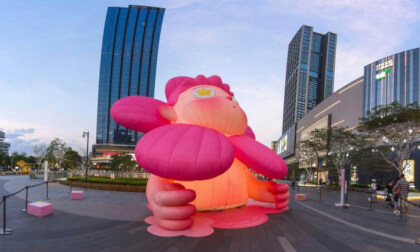 Inflatable lanterns, large dolls