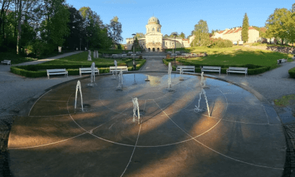 POLAND Lądek-Zdrój Plac Mariański Fontanna w parku zdrojowym przy Wojciechu