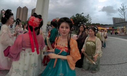 The ancient-style beauty at the market VR Photo The ancient-style beauty at the market VR