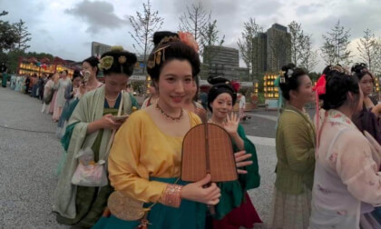 The ancient-style beauty at the market VR Photo The ancient-style beauty at the market VR