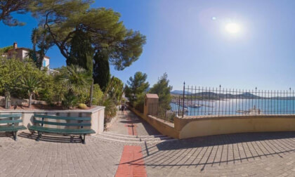 Sanary sur mer, petite fontaine de la montée des oratoires