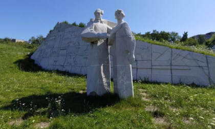 Monument in the park named after the 50th anniversary of the Komsomol